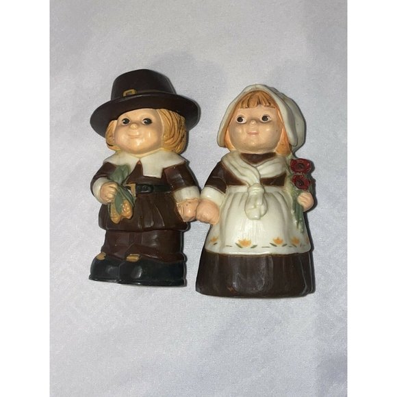 Vintage Hallmark Thanksgiving Pilgrims Couple Salt and Pepper Shakers - Picture 2 of 6